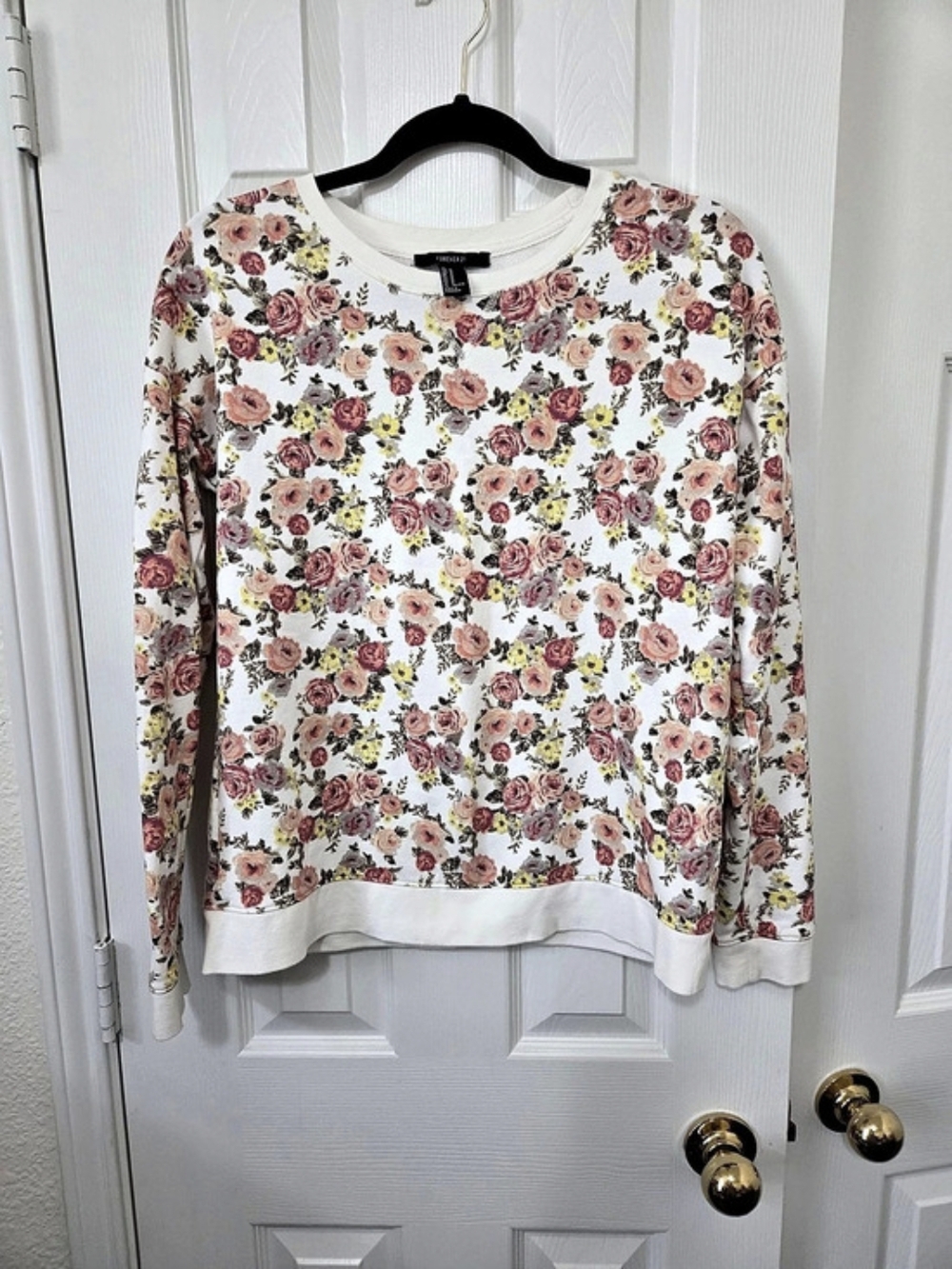 Forever 21 Floral Long Sleeve Sweatshirt in White & Pink Size Medium
